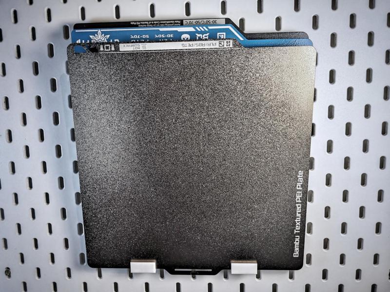 Minimal Build Plate Rack for Skadis - 3 plates