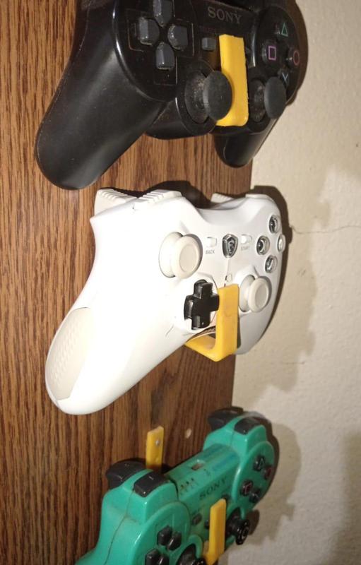Minimalistic controller holder