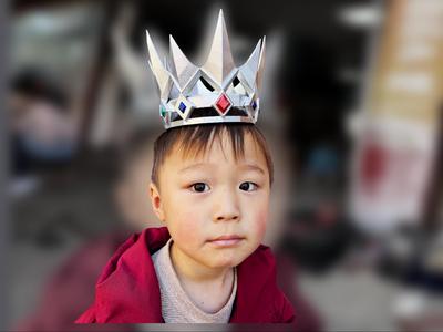 A jeweled crown/coronet