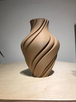 Vase with groves
