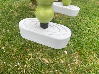 Footrest for Face-to-Face Swing by Soulet