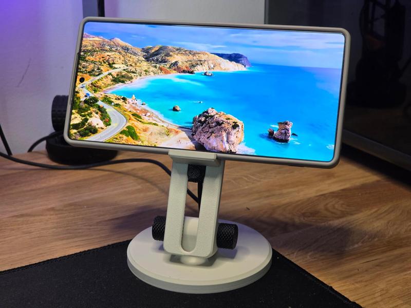 V2 Wireless Charging Phone Stand (MagSafe)