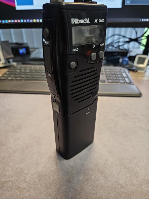 Albrecht AE-2800 CB-Radio - latch for battery pack