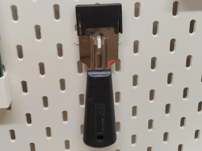 Skadis razor blade scraper holder (Workzone)