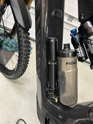 Canyon Spectral:ON 2022 - Fid Lock Bottle and/or OneUp pump adapter