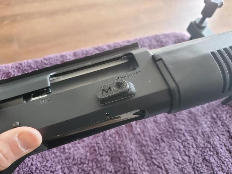BENELLI M4 空仓挂机解脱钮   