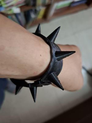 A punk bracelet with a joint lock