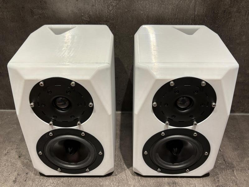 Crystals 3D-Printed Two-Way Loudspeakers / Speaker Enclosure
