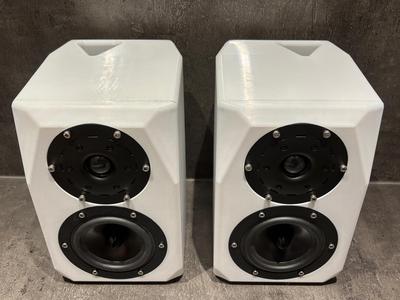 Crystals 3D-Printed Two-Way Loudspeakers / Speaker Enclosure