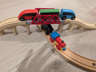 Train Bridge With Ramps and Trusses - Brio Compatible