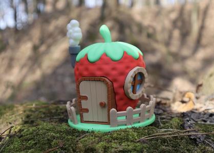Strawberry fairy house (mechanical door)