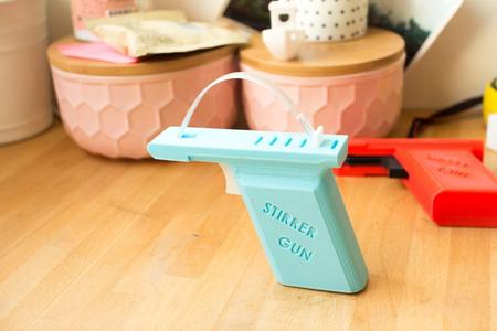 Coffee stirrer gun ( flingue à touillette )