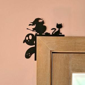 wich and ghosts door decoration