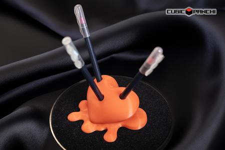Stabbed Heart Penstand