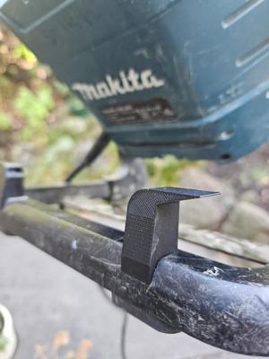 Makita DML805 Light - Cord Hooks