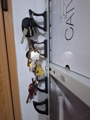 Key hook/holder for Bauhaus shelf