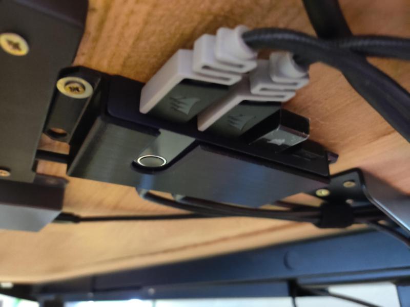 USB 3.0 Switch - under desk mount