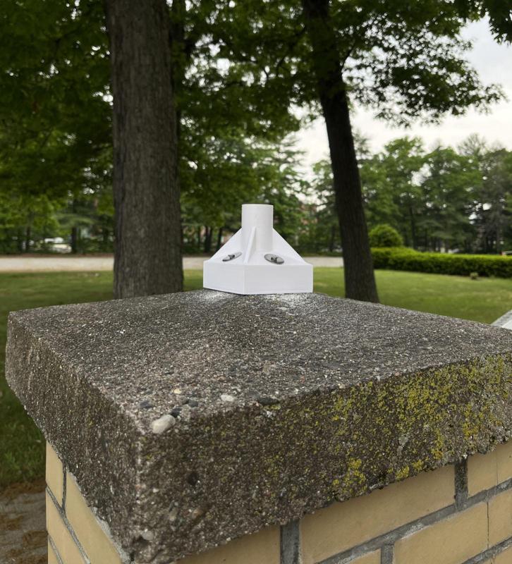 Beveled pole mount