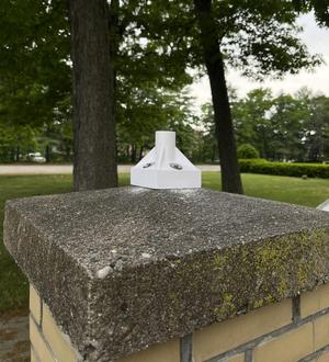 Beveled pole mount