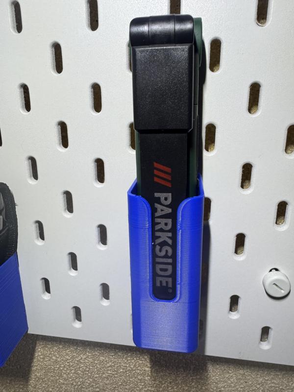 Parkside folding lantern holder for Skadis board. / Soporte Skadis para linterna Parkside