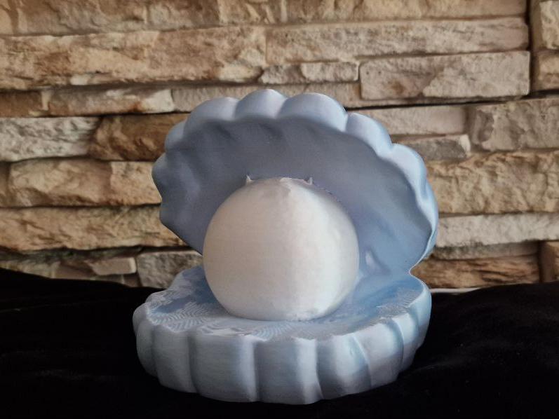 Shell lamp with pearl   Lampara concha con Perla
