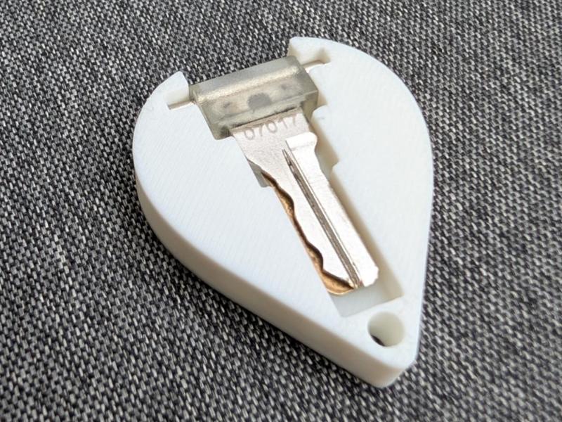 Key holder for folding keys
