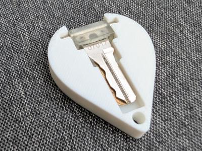 Key holder for folding keys