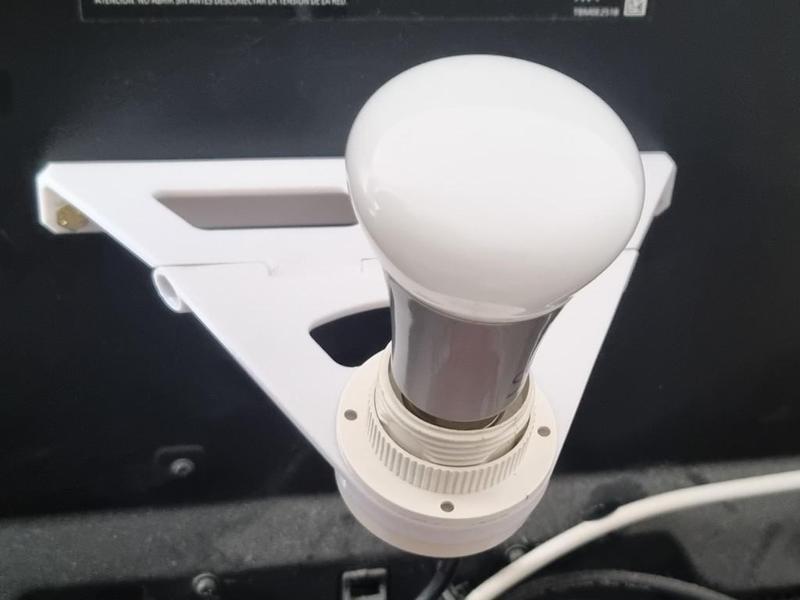 Adjustable VESA 200 TV/Monitor E27 LED-Lampholder | Verstellbarer VESA 200 Fernseher E27 Lampenhalter