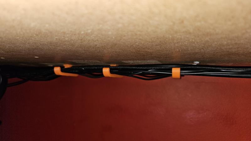 Simple Cable Hanger
