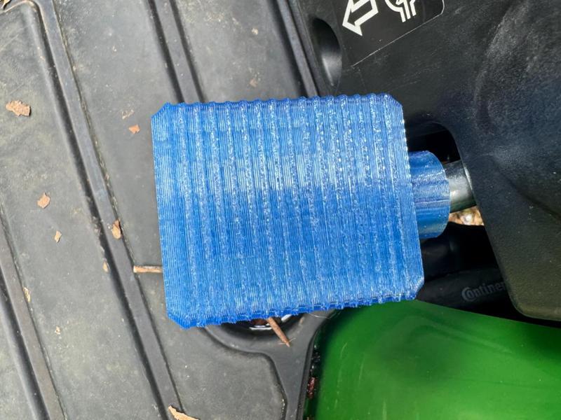 John Deer 1025R Diff Lock Pedal