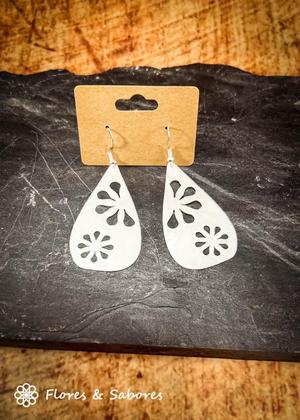 TEARDROP-SHAPED FLOWER EARRINGS