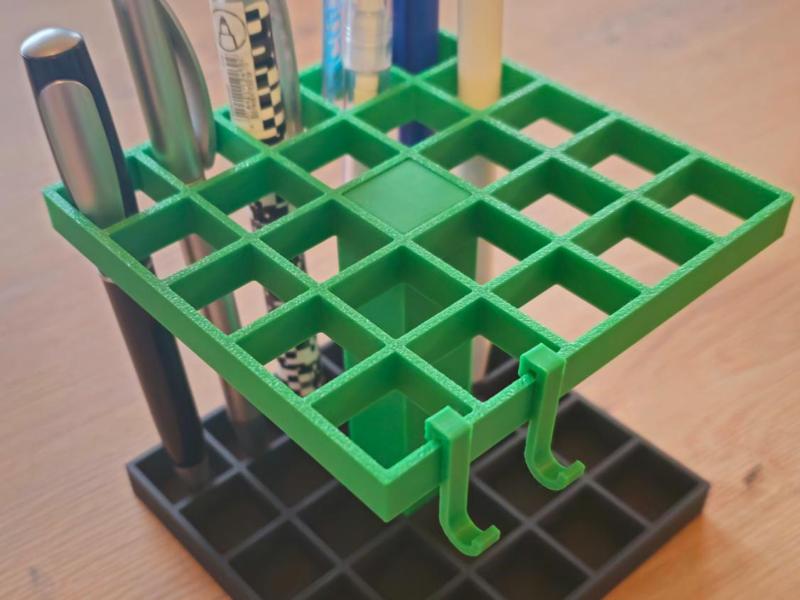 Modular Pen Holder with Grid Structure & Hooks