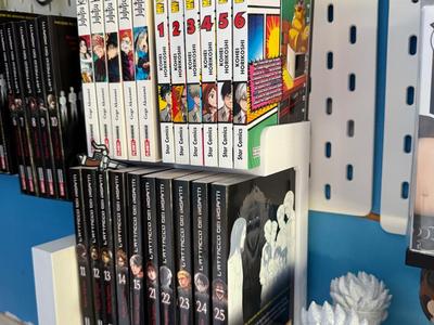 Two-tiered manga shelf, display stand