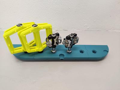 Pedal display or workshop stand