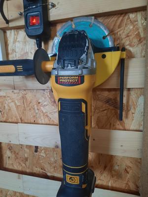 DeWalt DCG405 Angle Grinder wall mount
