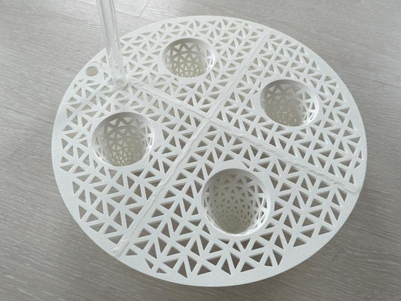 Drainage mesh for self-watering pot