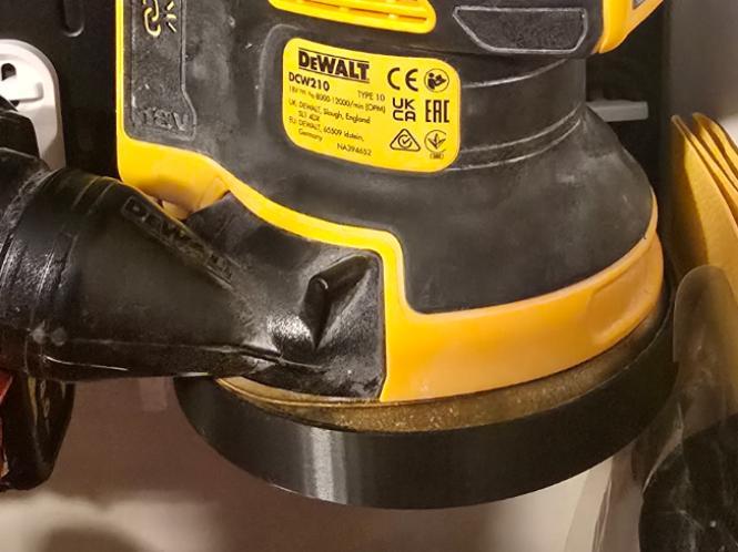 Skadis Dewalt DCW210 orbital sander wall mount