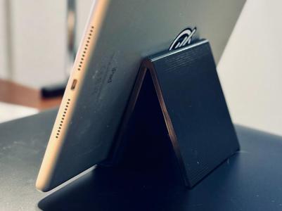 Minimalist and simple tablet holder