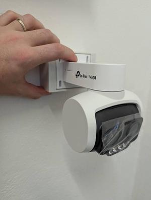 Wall mount for TP-Link VIGI C540V Zoom