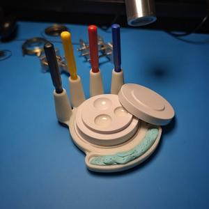 Watchmaker oiler holder