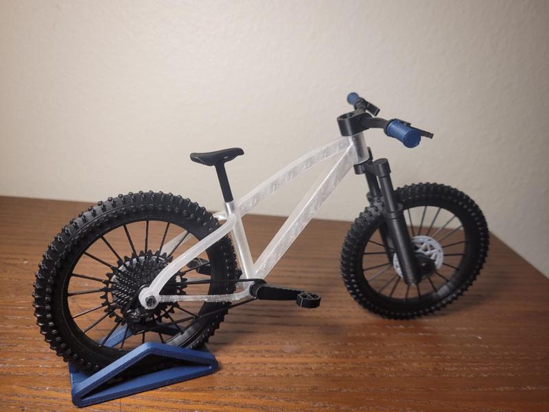 Model Mountain Bike (Hardtail)