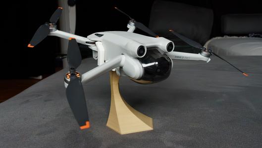 Drone display stand with snap system - DJI Mini 3 Pro compatible