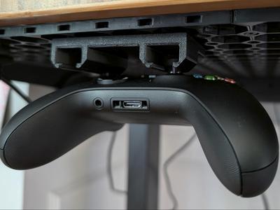 Xbox Controller Under-Desk Mount – Undercarriage