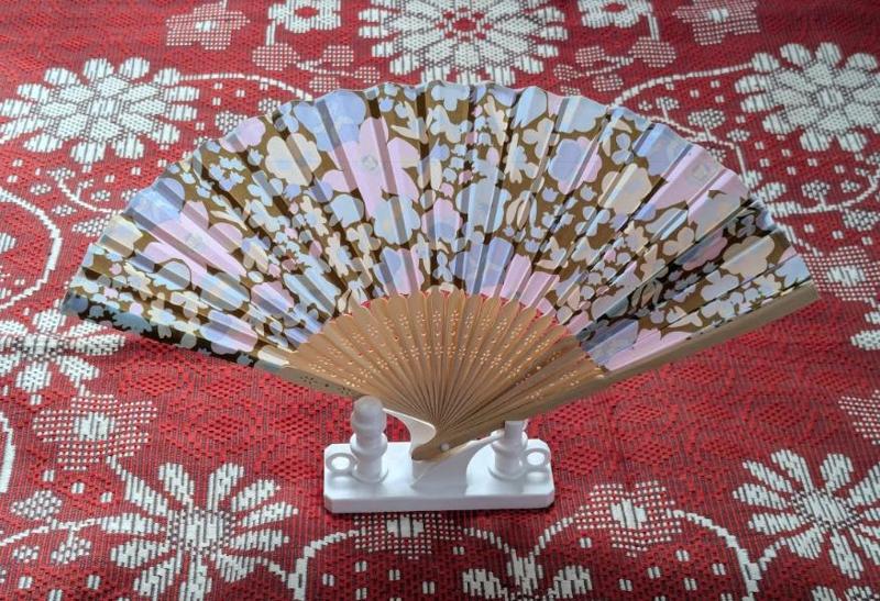 Oriental hand fan display stand