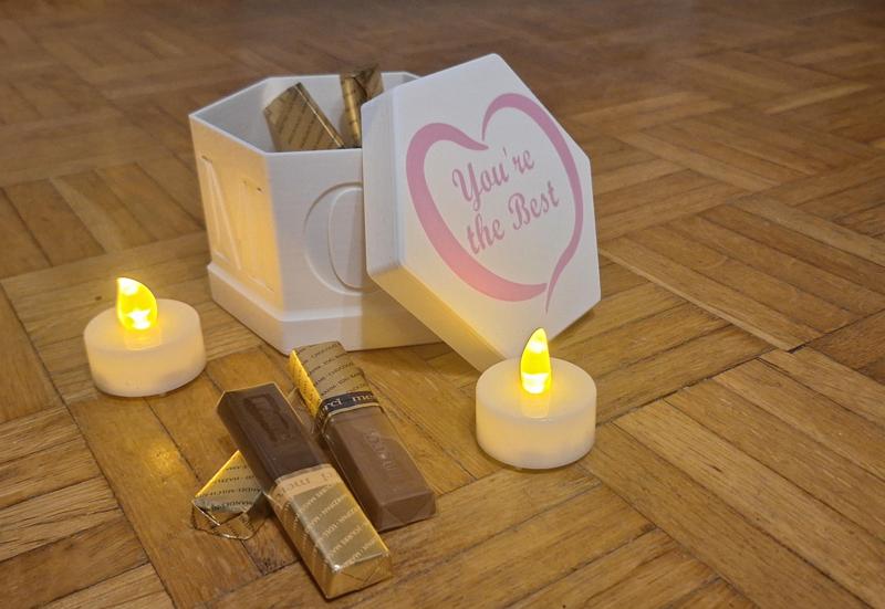 Gift box/lamp. You're the best Mom