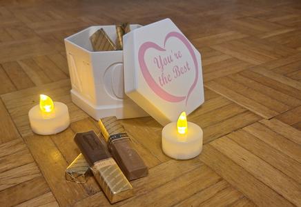 Gift box/lamp. You're the best Mom