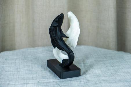 Yin-Yang Koi Sculpture – Harmony in Motion