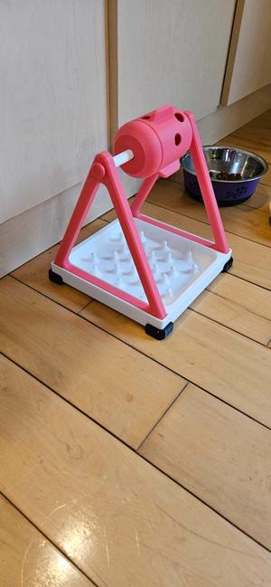 Cat toy - Treat dispenser