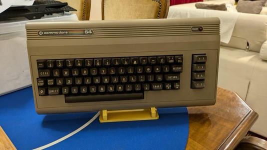 Commodore 64 + Datassette stand