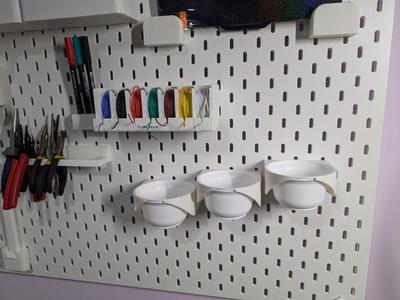 Yoghurt pot holder for Skadis board